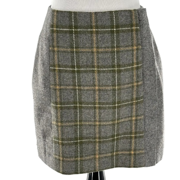 Banana Republic Dresses & Skirts - Banana Republic skirt size 2 green gray 49% wool checkered Academia pencil
